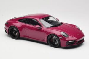 Porsche 911 992 Carrera 4 GTS Rubystar Minichamps 1:18 155063102 Metal — billede 4 af 6