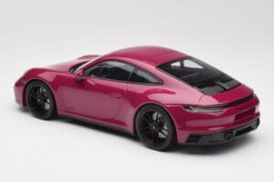 Porsche 911 992 Carrera 4 GTS Rubystar Minichamps 1:18 155063102 Metal — billede 5 af 6