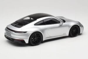 Porsche 911 992 Carrera 4 GTS Sølv Minichamps 1:18 155063104 Metal — billede 2 af 6