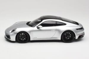 Porsche 911 992 Carrera 4 GTS Sølv Minichamps 1:18 155063104 Metal — billede 3 af 6