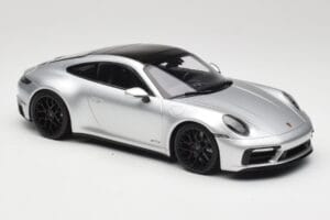 Porsche 911 992 Carrera 4 GTS Sølv Minichamps 1:18 155063104 Metal — billede 4 af 6