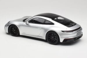 Porsche 911 992 Carrera 4 GTS Sølv Minichamps 1:18 155063104 Metal — billede 5 af 6