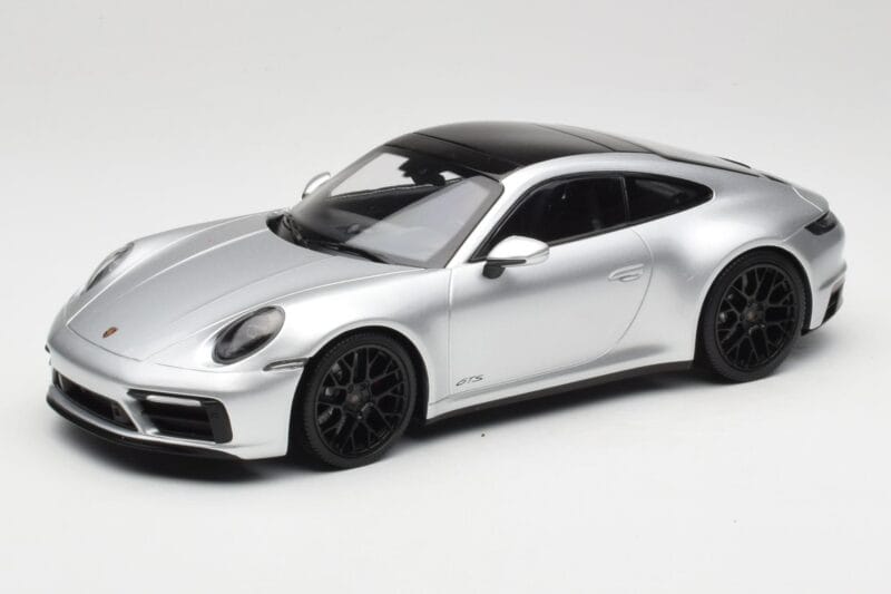 Porsche 911 992 Carrera 4 GTS Sølv Minichamps 1:18 155063104 Metal