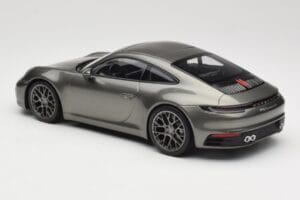 Porsche 911 992 Carrera 4S Aventurine Green Metallic Minichamps 1:18 155067328 Metal — billede 4 af 6