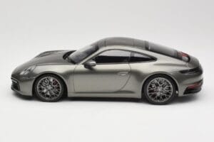 Porsche 911 992 Carrera 4S Aventurine Green Metallic Minichamps 1:18 155067328 Metal — billede 5 af 6
