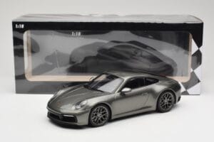 Porsche 911 992 Carrera 4S Aventurine Green Metallic Minichamps 1:18 155067328 Metal — billede 6 af 6