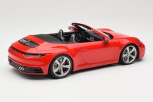 Porsche 911 992 Carrera 4S Cabriolet Rød Minichamps 1:18 155067331 Metal — billede 2 af 6