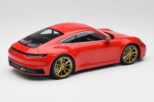 Porsche 911 992 Carrera 4S Guards Rød & Guld Hjul Minichamps 1:18 153067328 Metal — billede 2 af 6