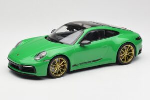 Porsche 911 992 Carrera 4S Python Green Minichamps 1:18 155067325 Metal