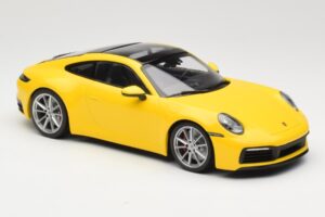 Porsche 911 992 Carrera 4S Gul Minichamps 1:18 155067320 Metal — billede 4 af 6