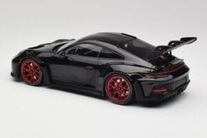 Porsche 911 992 GT3 RS Sort & Røde Hjul & Sort Dekoration Minichamps 1:18 153062240 Metal — billede 5 af 6