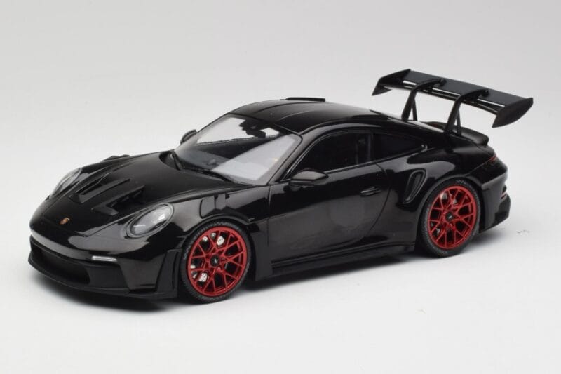 Porsche 911 992 GT3 RS Sort & Røde Hjul & Sort Dekoration Minichamps 1:18 153062240 Metal