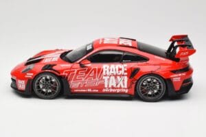 Porsche 911 992 GT3 RS Getspeed Race Taxi Guards Red Minichamps 1:18 110062040 Metal — billede 4 af 8