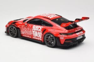 Porsche 911 992 GT3 RS Getspeed Race Taxi Guards Red Minichamps 1:18 110062040 Metal — billede 7 af 8