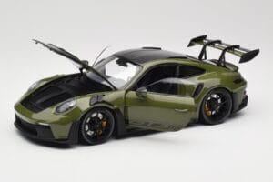 Porsche 911 992 GT3 RS Nato Olive & Black Wheels Minichamps 1:18 110062027 Metal — billede 2 af 8
