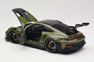 Porsche 911 992 GT3 RS Nato Olive & Black Wheels Minichamps 1:18 110062027 Metal — billede 5 af 8
