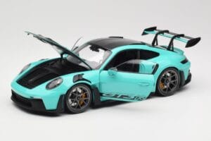 Porsche 911 992 GT3 RS Python Green & Dark Silver Wheels Minichamps 1:18 110062026 Metal — billede 2 af 8