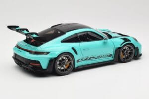 Porsche 911 992 GT3 RS Python Green & Dark Silver Wheels Minichamps 1:18 110062026 Metal — billede 3 af 8