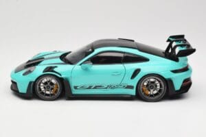 Porsche 911 992 GT3 RS Python Green & Dark Silver Wheels Minichamps 1:18 110062026 Metal — billede 4 af 8