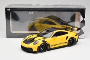 Porsche 911 992 GT3 RS Racing Gul & Sorte Hjul Minichamps 1:18 153062245 Metal — billede 6 af 6