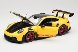 Porsche 911 992 GT3 RS Racing Yellow Weissach Package & Red Wheels Minichamps 1:18 110062025 Metal — billede 2 af 8