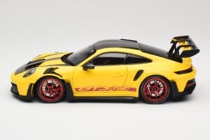 Porsche 911 992 GT3 RS Racing Yellow Weissach Package & Red Wheels Minichamps 1:18 110062025 Metal — billede 4 af 8