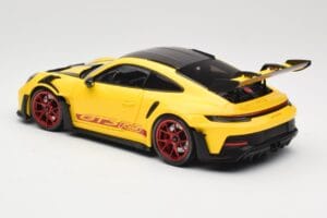 Porsche 911 992 GT3 RS Racing Yellow Weissach Package & Red Wheels Minichamps 1:18 110062025 Metal — billede 7 af 8