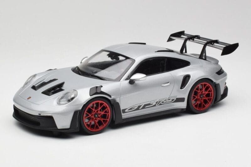 Porsche 911 992 GT3 RS Sølv & Røde Hjul Minichamps 1:18 153062241 Metal