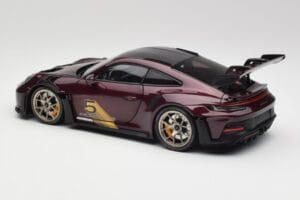 Porsche 911 992 GT3 RS Ultraviolet & Sølvfælge Minichamps 1:18 110062029 Metal — billede 7 af 8
