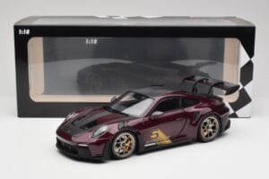 Porsche 911 992 GT3 RS Ultraviolet & Sølvfælge Minichamps 1:18 110062029 Metal — billede 8 af 8