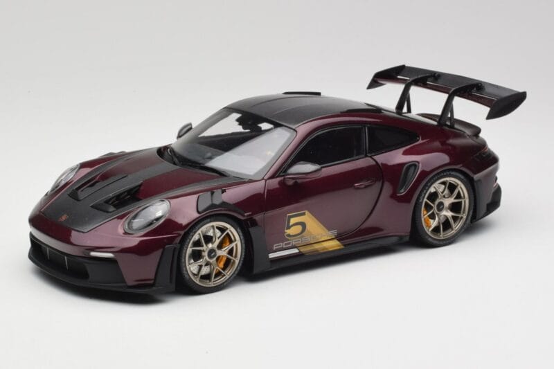 Porsche 911 992 GT3 RS Ultraviolet & Sølvfælge Minichamps 1:18 110062029 Metal