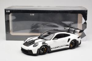 Porsche 911 992 GT3 RS Hvid & Sorte Hjul Minichamps 1:18 155062230 Metal — billede 6 af 6