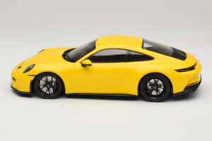 Porsche 911 992 GT3 Touring Gul Sorte Hjul Minichamps 1:18 117069021 Metal — billede 3 af 6