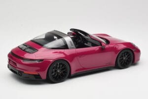 Porsche 911 992 Targa 4 GTS Rubystar Minichamps 1:18 155061066 Metal — billede 2 af 6