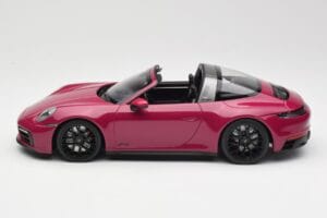 Porsche 911 992 Targa 4 GTS Rubystar Minichamps 1:18 155061066 Metal — billede 3 af 6
