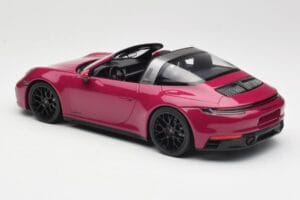 Porsche 911 992 Targa 4 GTS Rubystar Minichamps 1:18 155061066 Metal — billede 5 af 6