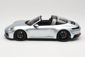 Porsche 911 992 Targa 4 GTS Sølv Minichamps 1:18 155061061 Metal — billede 3 af 6