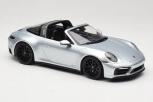 Porsche 911 992 Targa 4 GTS Sølv Minichamps 1:18 155061061 Metal — billede 4 af 6