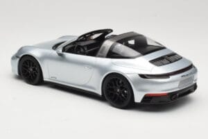 Porsche 911 992 Targa 4 GTS Sølv Minichamps 1:18 155061061 Metal — billede 5 af 6