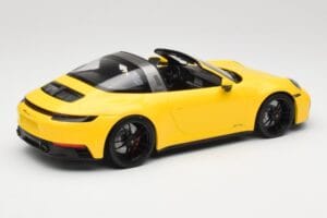 Porsche 911 992 Targa 4 GTS Gul Minichamps 1:18 153061064 Metal — billede 2 af 6