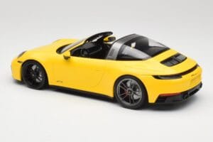 Porsche 911 992 Targa 4 GTS Gul Minichamps 1:18 153061064 Metal — billede 5 af 6