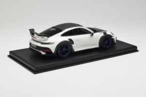 Porsche 911 992 TechArt GTstreet R Hvid Med Blå Hjul TechArt 1:18 REMC014 Resin — billede 3 af 6