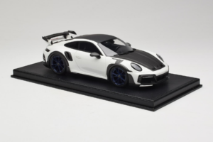 Porsche 911 992 TechArt GTstreet R Hvid Med Blå Hjul TechArt 1:18 REMC014 Resin — billede 4 af 6