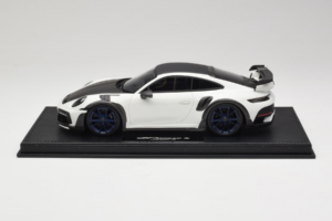 Porsche 911 992 TechArt GTstreet R Hvid Med Blå Hjul TechArt 1:18 REMC014 Resin