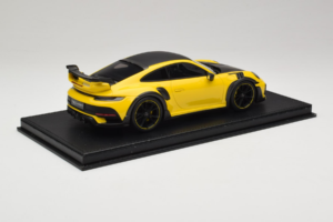 Porsche 911 992 TechArt GTstreet R Gul Med Sorte Hjul TechArt 1:18 REMC011 Resin — billede 3 af 6