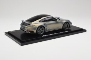 Porsche 911 Turbo S 992 Silver Bamboo Chromaflire With Display Case Spark 1:18 WAP0219100RTSS Resin — billede 3 af 7