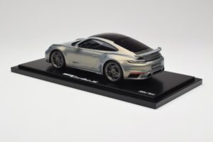 Porsche 911 Turbo S 992 Silver Bamboo Chromaflire With Display Case Spark 1:18 WAP0219100RTSS Resin — billede 5 af 7
