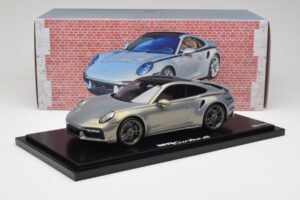 Porsche 911 Turbo S 992 Silver Bamboo Chromaflire With Display Case Spark 1:18 WAP0219100RTSS Resin — billede 6 af 7