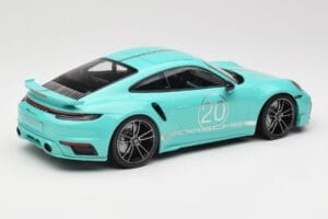 Porsche 911 992 Turbo S Sport Design Package Racing Green Minichamps 1:18 155069175 Metal — billede 2 af 6