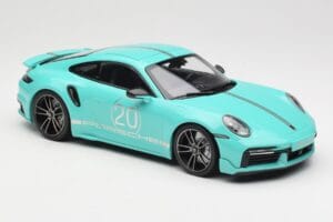 Porsche 911 992 Turbo S Sport Design Package Racing Green Minichamps 1:18 155069175 Metal — billede 4 af 6